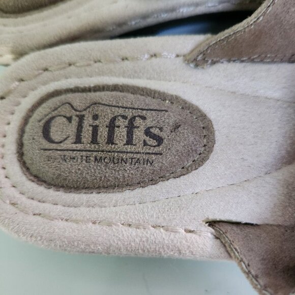 Cliffs By White Mountain Cienna Thong Beige Studded Sandals Size 7M - Picture 6 of 8